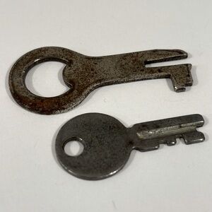 Collection of 2 Small Flat Steel Keys – Vintage & Versatile